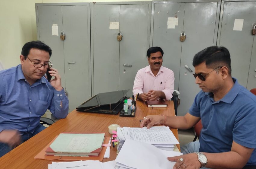  अपर जिलाधिकारी वित्त एवं राजस्व रामजीशरण शर्मा ने बताया कि आज सभी परीक्षा केंद्रों में परीक्षाएं शान्तिपूर्वक सम्पन्न हुई।