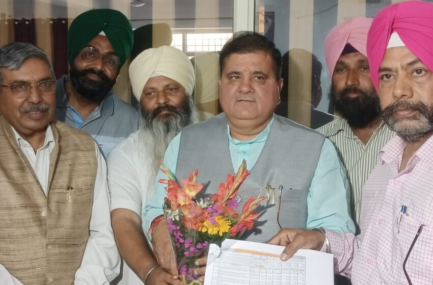  उत्तराखंड सिख कोऑर्डिनेशन कमेटी के एक प्रतिनिधिमंडल ने अध्यक्ष  गुरदीप सिंह सहोता जी के नेतृत्व में भा.ज.पा प्रदेश अध्यक्ष श्री महेन्द्र भट्ट जी से मुलाकात की।