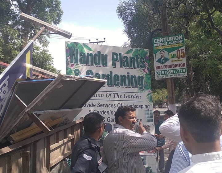  जनपद में अतिक्रमण से बाधित सड़कों एवं फुटपाथों से अतिक्रमण हटाए जाने की कार्यवाही आज भी जारी रही।