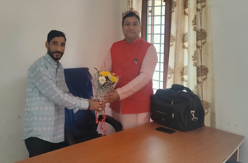  प्रबंधकीय शिक्षक संगठन देहरादून के जिला अध्यक्ष मनोज शर्मा ने सहायक निदेशक डॉ चंडी प्रसाद घिल्डियाल से  शिष्टाचार भेंट की।