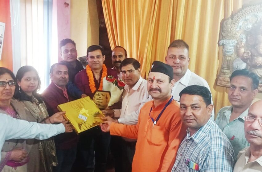  कैलाश सेमवाल के साप्ताहिक समाचार पत्र सक्षम मेल का पत्रकारों द्वारा विमोचन।