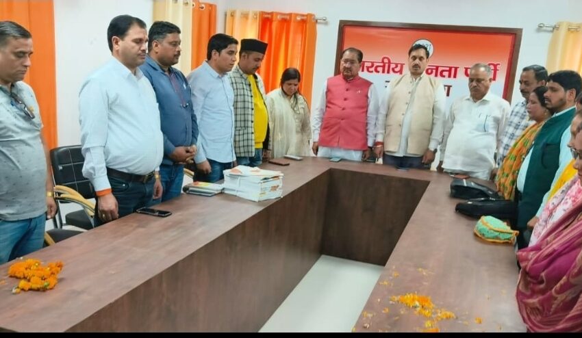  भाजपा जिला कार्यालय रूद्रप्रयाग मे भाजपा जिला संगठन ने  कैबिनेट मंत्री श्री चन्दन राम दास जी के आकस्मिक निधन पर शोक सभा की।