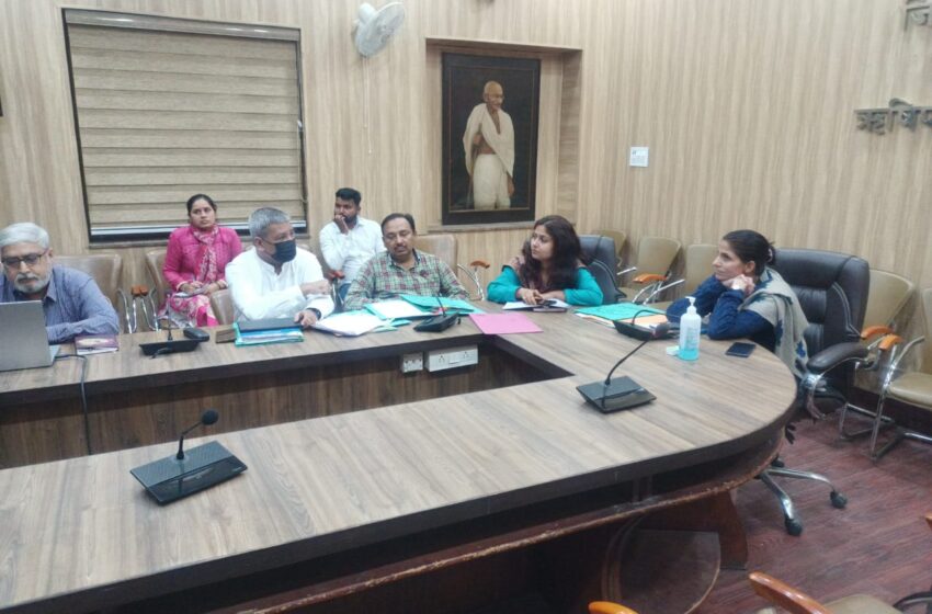  जिलाधिकारी श्रीमती सोनिका ने सिकल सेल रोग की रोकथाम एवं प्रबन्धन हेतु जिला स्तरीय समिति की बैठक आयोजित की।