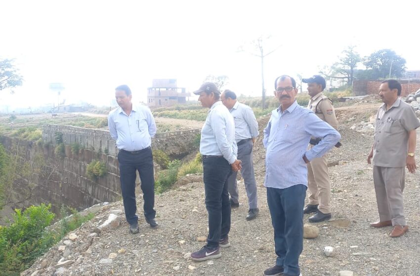  जिलाधिकारी श्रीमती सोनिका ने सरकारी सम्पतियों से अतिक्रमण हटाये जाने के लिए समस्त उप जिलाधिकारियों एवं विभागों के अधिकारियों को निर्देश दिए।