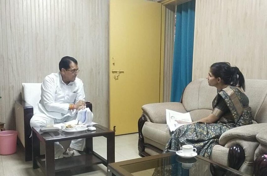  डॉ प्रेमचंद अग्रवाल ने स्मार्ट सिटी के कार्यों की समीक्षा बैठक की।