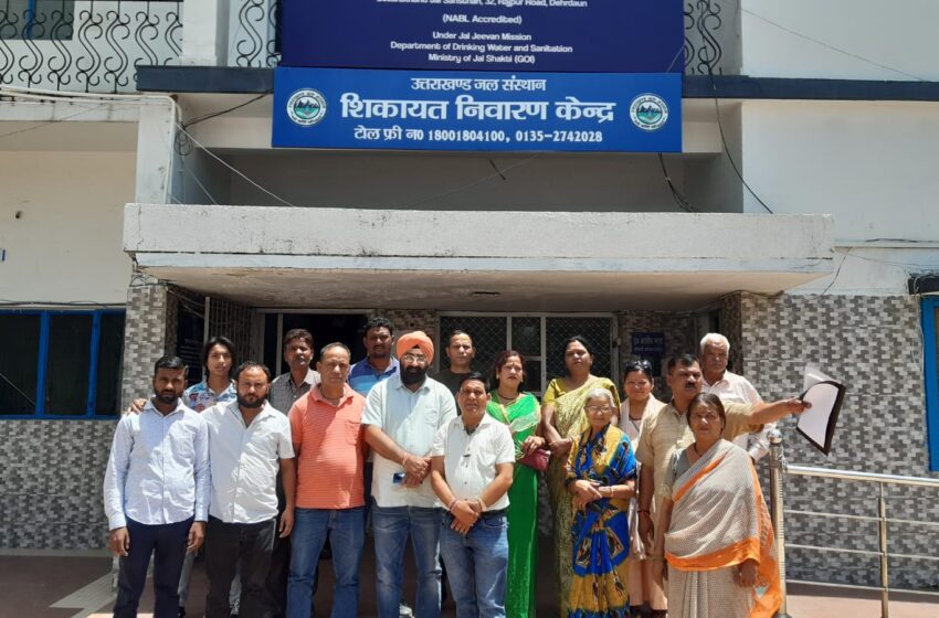  वार्ड नं 18 इंदिरा कॉलोनी कि पार्षद सविता सोनकर के नेतृत्व में जन समस्या को लेकर अधिशासी अभियंता से मुलाकत की।