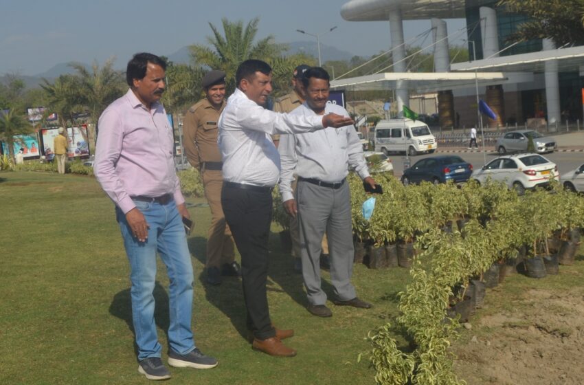  जी 20 सम्मेलन की तैयारियों के दृष्टिगत महानिदेशक सूचना /उपाध्यक्ष एमडीडीए बंशीधर तिवारी ने जौलीग्रान्ट एयरपोर्ट का निरीक्षण किया।