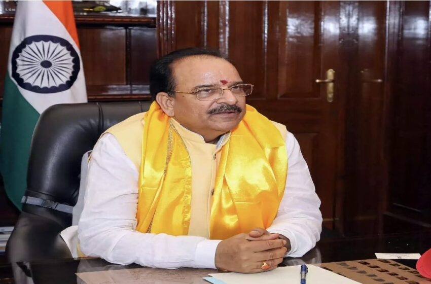  केंद्रीय मंत्री श्री भट्ट ने बताया किसरकारी भूमि में धार्मिक आड़ लेकर अतिक्रमण किया है उन पर सरकार कार्रवाई कर रही।