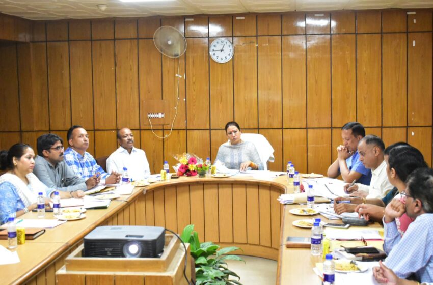  महिला कल्याण एवं बाल विकास मंत्री रेखा आर्या ने महिला कल्याण विभाग की समीक्षा बैठक ली।