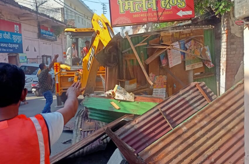  नगर निगम, पुलिस, प्रशासन की संयुक्त टीम बनाकर जनपद में अतिक्रमण हटाए जाने कि कार्यवाही की गई।