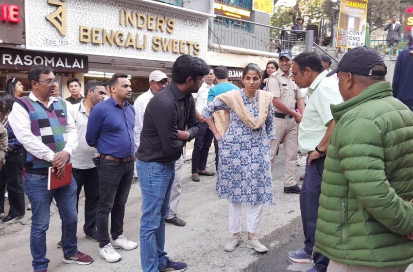  जिलाधिकारी श्रीमती सोनिका ने मसूरी में चल रहे निर्माण कार्यों एवं रोड सुधारीकरण कार्यो का स्थलीय निरीक्षण किया।