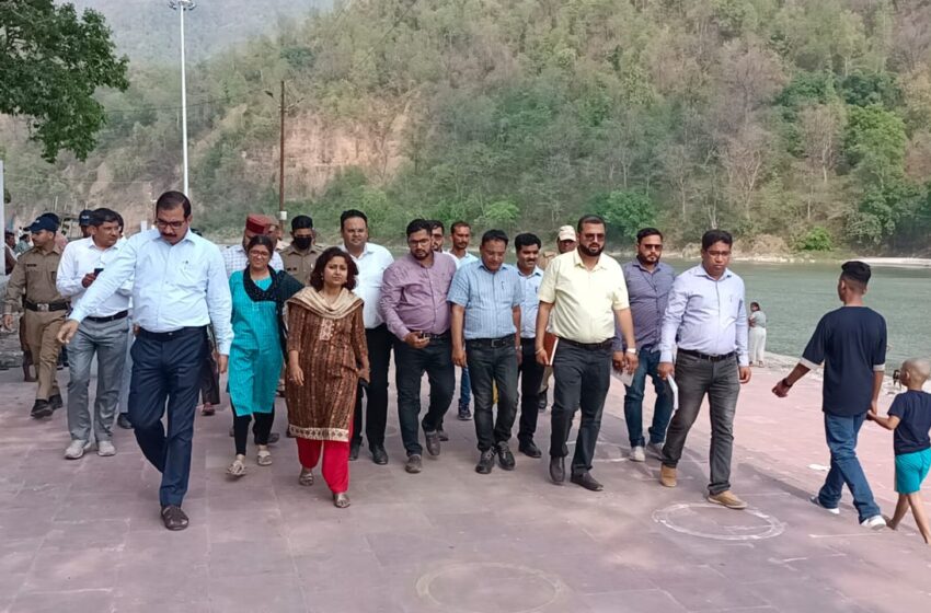  मुख्य विकास अधिकारी सुश्री झरना कमठान ने जी-20 तैयारियों के दृष्टिगत त्रिवेणीघाट पर चल रहे निर्माण कार्यों का स्थलीय निरीक्षण किया।