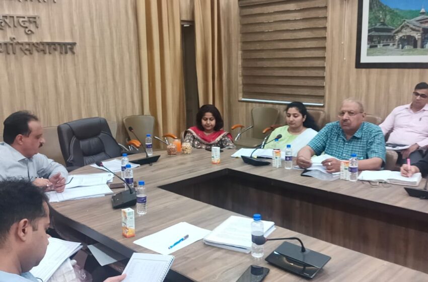  मुख्य विकास अधिकारी सुश्री झरना कमठान की अध्यक्षता में जिला स्तरीय समीक्षण समिति कि बैठक आयोजित की गई। 