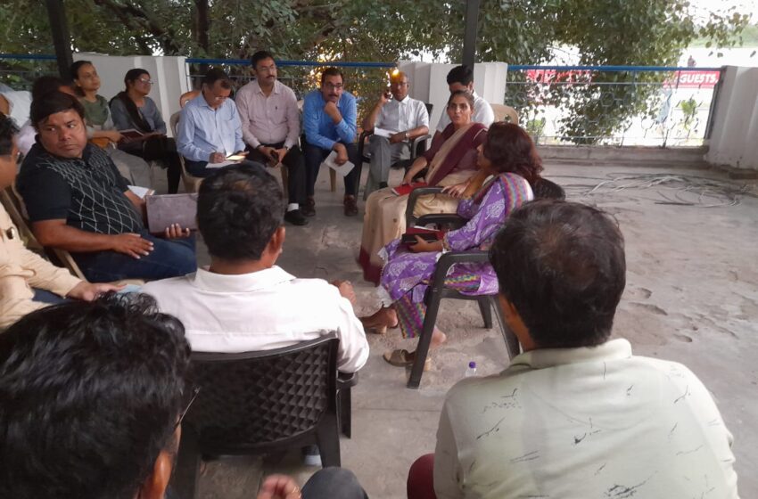  जिलाधिकारी श्रीमती सोनिका ने त्रिवेणीघाट ऋषिकेश का स्थलीय निरीक्षण करते हुए तैयारियों एवं व्यवस्थाओं का जायजा लिया।