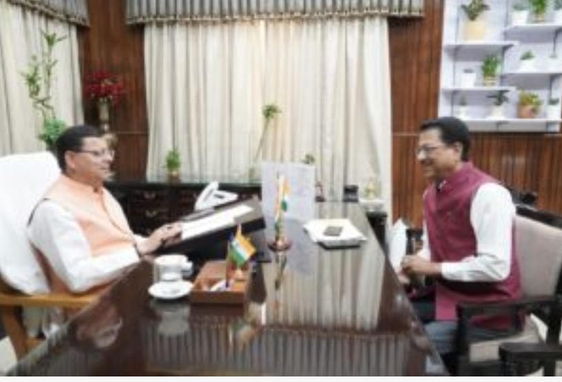  उत्तराखंड प्रदेश कांग्रेस कमेटी के वरिष्ठ उपाध्यक्ष सूर्यकांत धस्माना राज्य के मुख्यमंत्री श्री पुष्कर सिंह धामी से मुलाकात की।