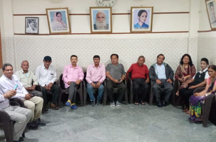  उत्तराखंड आंदोलनकारी संयुक्त परिषद द्वारा आंदोलनकारियों की विभिन्न मांगों को लेकर शहीद स्मारक में बैठक आयोजित की।