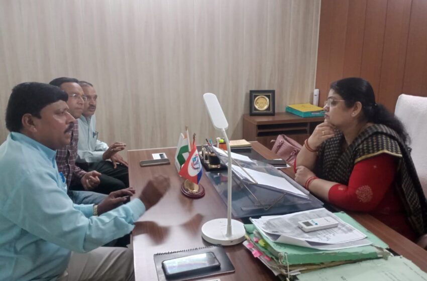  प्रांतीय रक्षा दल का प्रतिनिधिमंडल प्रदेश सलाहकार रामानंद भट्ट के नेतृत्व में सहायक निदेशक पी.आर.डी दीप्ति जोशी से मुलाकात की।