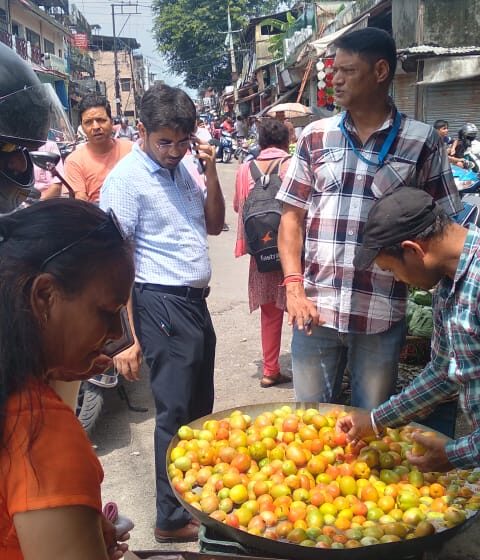  तहसीलदार सदर मो0 शादाब के नेतृत्व में टीम द्वारा तहसील सदर अंतर्गत विभिन्न जगह छापेमारी की गई।