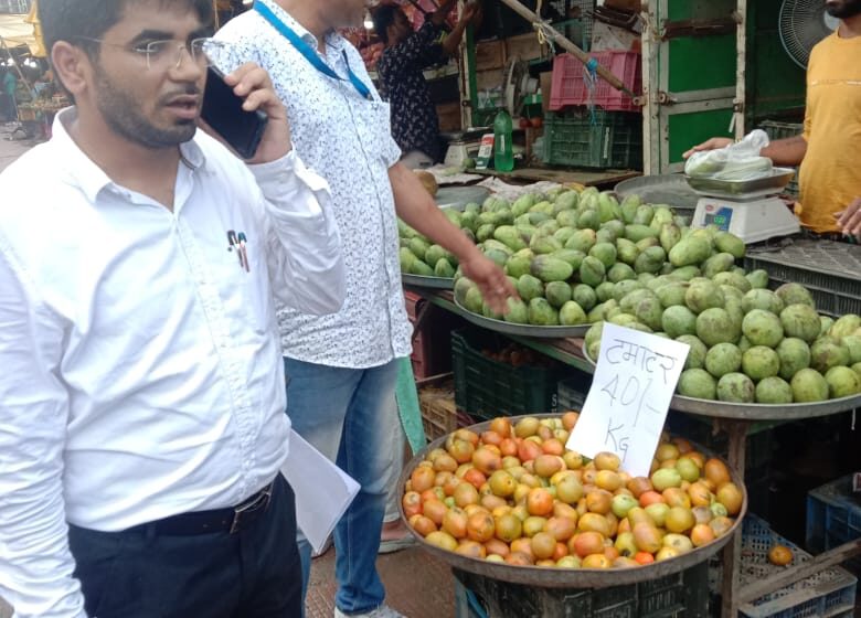  तहसीलदार सदर मो0 शादाब के नेतृत्व में तहसील सदर अंतर्गत विभिन्न जगह छापेमारी की गई।