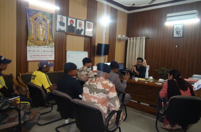  अपर जिलाधिकारी रामजीशरण शर्मा ने वर्षाकाल के दृष्टिगत संभावित आपदा से निपटने तथा आपदा के दौरान आपसी समन्वय कर त्वरित कार्यवाही,राहत-बचाव के संबंध बैठक की।