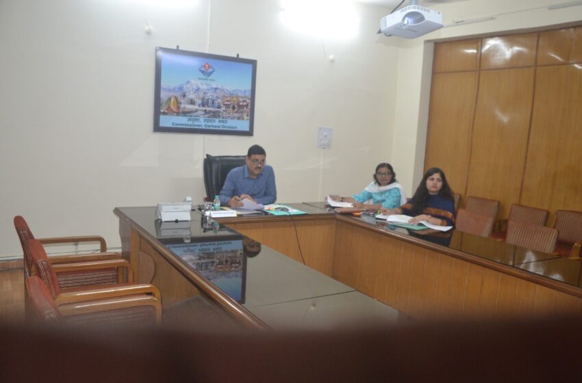  आयुक्त गढ़वाल मण्डल विनय शंकर पाण्डेय ने जिला योजना, राज्य, केन्द्र एवं वाह्य सहायतित योजना, केन्द्र एवं राज्य सरकार द्वारा संचालित कार्यक्रमों एवं महत्वपूर्ण ध्वजवाहक योजनाओं तथा बीस सूत्रीय कार्यक्रम की प्रगति की समीक्षा की गई।