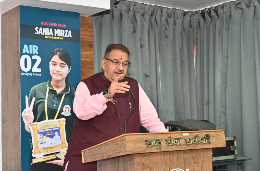  मंत्री गणेश जोशी ने सेंचुरियन डिफेंस अकादम में प्रतियोगी परीक्षाओं की तैयारी कर रहे युवाओं के साथ प्रधानमंत्री नरेंद्र मोदी के मासिक रेडियो कार्यक्रम का 104वां संस्करण को सुना।