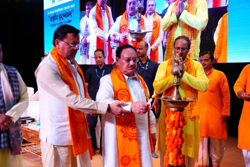  मुख्यमंत्री पुष्कर सिंह धामी ने भाजपा राष्ट्रीय अध्यक्ष जे.पी नड्डा ने  गायत्रीकुंज में ‘वसुधैव कुटुंबकम’ कार्यक्रम में शामिल हुए।