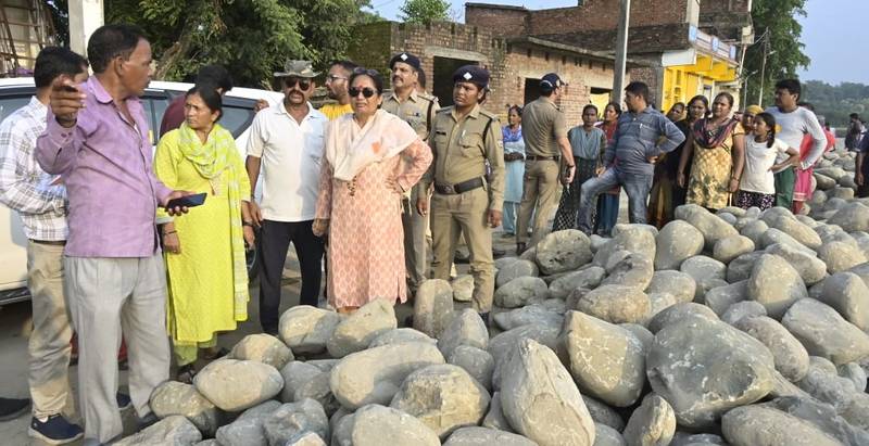  विधानसभा अध्यक्ष ऋतु खण्डूडी भूषण ने कोटद्वार में बाढ़ प्रभावित क्षेत्रो में किए जा रहे कार्यों का किया स्थलीय निरीक्षण किया।