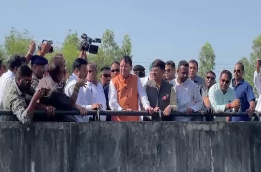  मुख्यमंत्री पुष्कर सिंह धामी ने  बाजपुर में बाढ़ ग्रस्त क्षेत्रों का स्थलीय निरीक्षण किया।