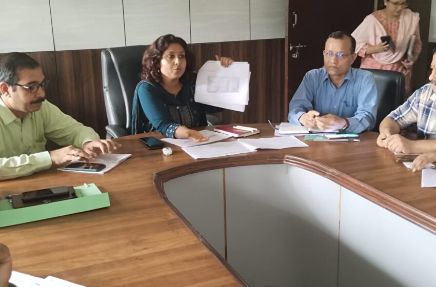  जपनद में मेरी माटी मेरा देश अभियान को भव्य स्वरूप देने के लिए मुख्य विकास अधिकारी सुश्री झरना कमठान ने संबंधित अधिकारी एवं खण्ड विकास व नगर निकाय के अधिकारियों के साथ बैठक की।