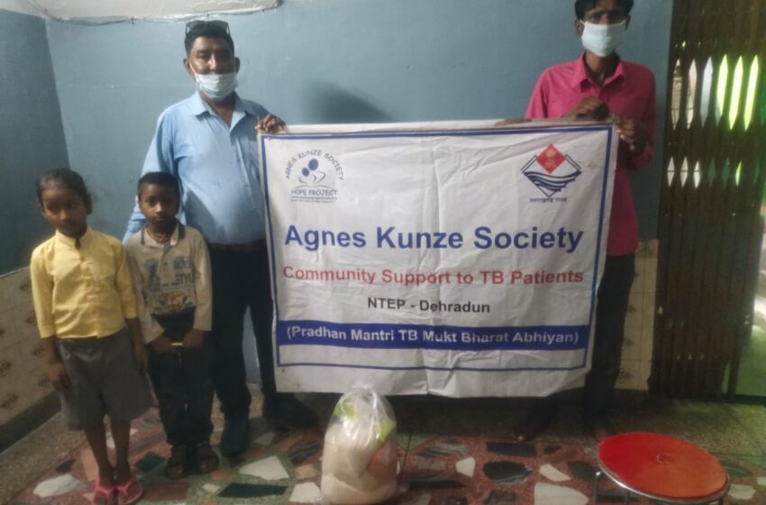  एग्नेस कुन्ज़ सोसाइटी होप प्रोजेक्ट द्वार हमेशा कि भांति इस बार भी टीबी रोगियों को राशन वितरित किया।
