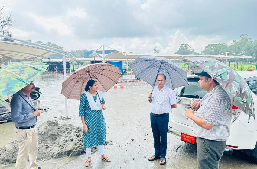  जिलाधिकारी श्रीमती सोनिका ने परेड ग्राउण्ड का स्थलीय निरीक्षण किया।