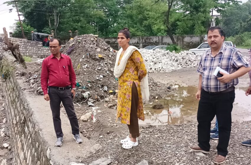  जिलाधिकारी श्रीमती सोनिका ने परेडग्राउण्ड पर स्वतंत्रता दिवस की तैयारियों एवं स्मार्ट सिटी लि0 के कार्यों का स्थलीय निरीक्षण किया।