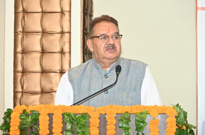  प्रदेश के कृषि मंत्री गणेश जोशी ने विभागीय अधिकारियों के साथ की एप्पल मिशन समीक्षा बैठक की।