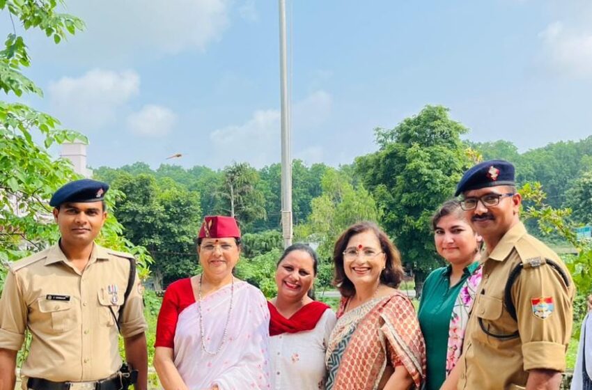  उत्तराखंड राज्य महिला की अध्यक्ष कुसुम कण्डवाल ने स्वतंत्रता दिवस के अवसर पर ध्वजारोहण किया।