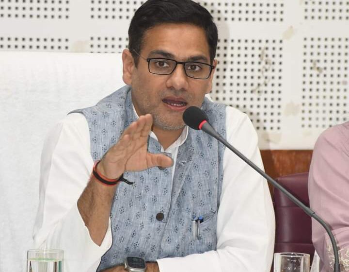  कौशल विकास एवं सेवायोजन मंत्री सौरभ बहुगुणा के प्रयासों से कौशल विकास एवं सेवायोजन विभाग को आउटसोर्सिंग एजेंसी बनाया।