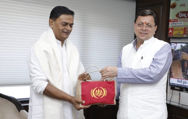  मुख्यमंत्री पुष्कर सिंह धामी ने केंद्रीय ऊर्जा मंत्री श्री आर.के.सिंह से भेंट की।