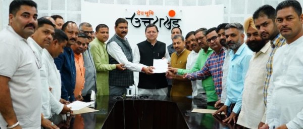  नैनीताल जनपद के भाजपा जिलाध्यक्ष प्रताप सिंह बिष्ट और मेयर हल्द्वानी डॉ. जोगेन्द्र सिंह रौतेला के नेतृत्व में एक शिष्टमंडल ने मुख्यमंत्री पुष्कर सिंह धामी से मुलाकात की।