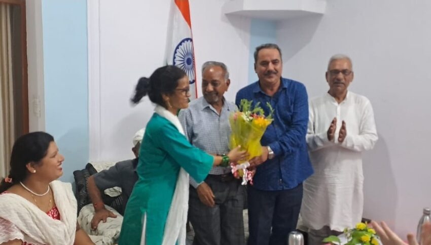  संस्कृतिक सचिव श्रीमती तारेश्वरी भंडारी के निजी निवास पर राठ जन विकास समिति कि बैठक आयोजित की गई।