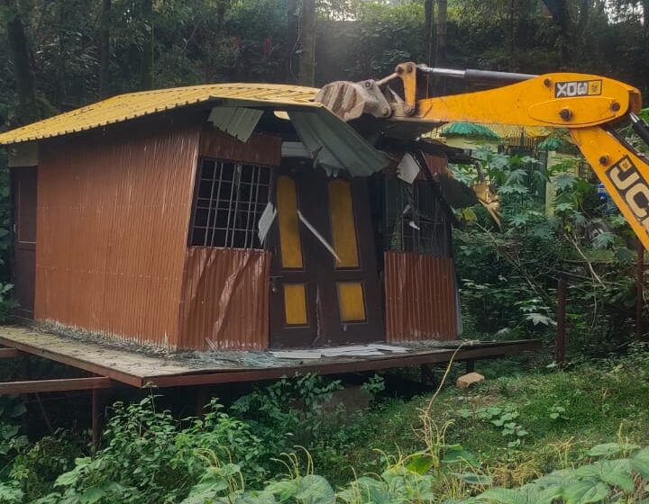  जिलाधिकारी श्रीमती सोनिका द्वारा राजस्व एवं सम्बन्धित विभागों के अधिकारियों को सरकारी भूमि से अति अतिक्रमण हटाने हेतु प्रभावी कार्यवाही के निर्देश दिए।