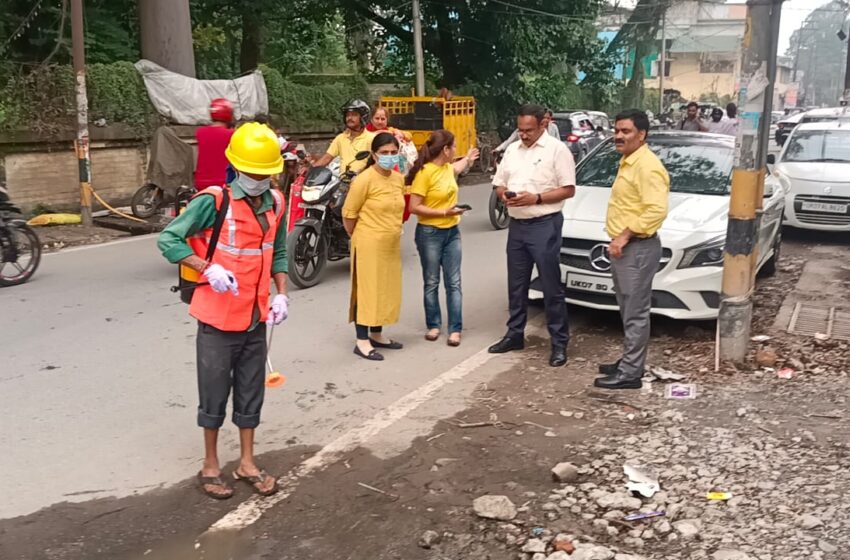  अपर जिलाधिकारी वित्त एवं राजस्व रामजी शरण शर्मा ने जनपद में लार्वा साईडिल छिड़काव कार्यों का निरीक्षण किया।