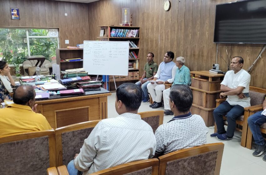  भारतीय जनता पार्टी महानगर के अध्यक्ष सिद्धार्थ उमेश अग्रवाल के नेतृत्व में कुम्हार समाज के हस्तशिल्पकार प्रतिनिधि मंडल ने जिलाधिकारी से भेंट की।