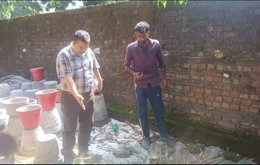  वार्ड नम्बर 94 नत्थनपुर में सहायक निदेशक/जिला सूचना अधिकारी एवं जिला मलेरिया अधिकारी ने टीम के सदस्यों के साथ लाउडस्पीकर एवं प्रचार सामग्री के साथ सघन जागरूकता अभियान चलाया।