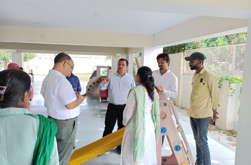  जिलाधिकारी श्रीमती सोनिका द्वारा गठित डेंगू पर प्रभावी निंयत्रण एवं जन-जागरूता टीम एवं जिला स्तरीय अधिकारियों ने अपने-2 वार्डों एवं कार्यक्षेत्रों में पहुचकर डेंगु मच्छर के प्रसार, लार्वा का निरीक्षण एवं करते हुए जन-जागरूकता अभियान चलाया।