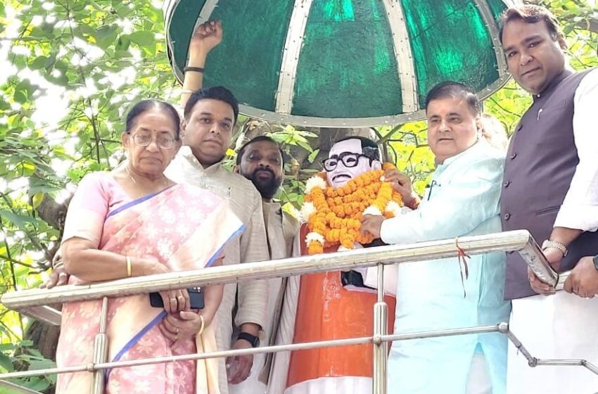  भारतीय जनता पार्टी अंबेडकर नगर मंडल अध्यक्ष पंकज शर्मा के नेतृत्व में भाजपा कार्यकर्ताओं ने पंडित दीन दयाल उपाध्याय पार्क में पंडित दीन दयाल जी की प्रतिमा पर माल्यार्पण किया।