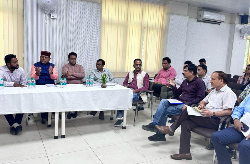  विधायक श्री खजानदास ने स्मार्टसिटी परियोजना की समीक्षा बैठक ली।