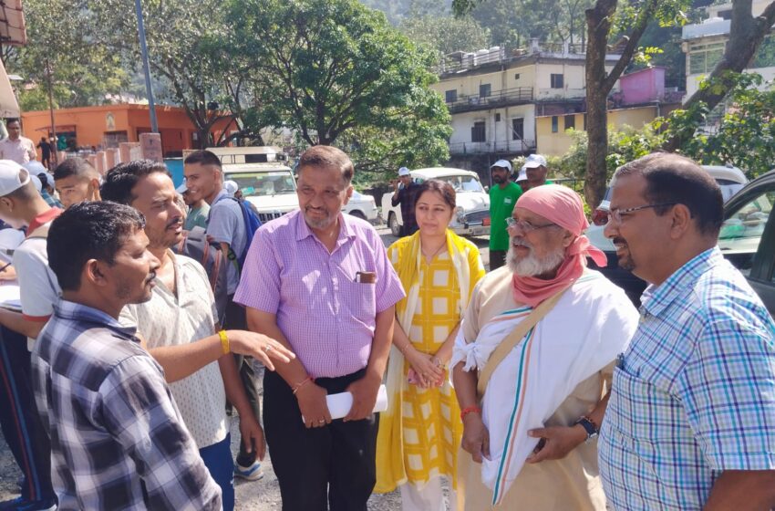  ग्राम प्रधान कार्लीगाड के नेतृत्व में स्वच्छता ही सेवा कार्यक्रम के तहत स्वच्छता अभियान चलाया गया।