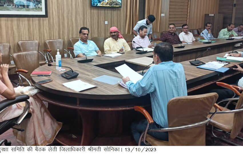  जिलाधिकारी श्रीमती सोनिका की अध्यक्षता में जिला गंगा सुरक्षा समिति की बैठक हुई।