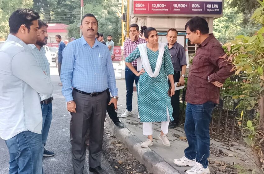  जिलाधिकारी श्रीमती सोनिका ने शहर में संचालित हो निर्माण कार्यों का स्थलीय किया।