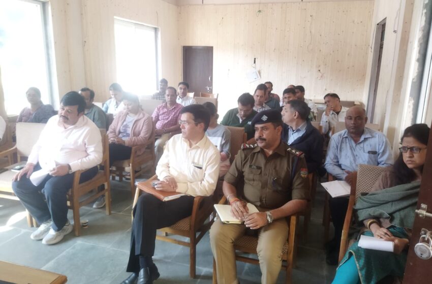  जिलाधिकारी पौड़ी गढ़वाल डॉ. आशीष चौहान की अध्यक्षता में *एलद बीटल्स, द गंगा फेस्टिवल _2023 के आयोजन के संबंध में विभिन्न अधिकारियों के साथ समीक्षा बैठक आयोजित की।